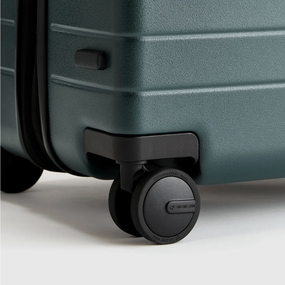 QUINCE  Expandable Large Check-In Suitcase - Picture 9 of 16